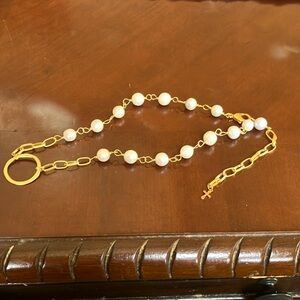 Elegant Gold and Pearl Necklace